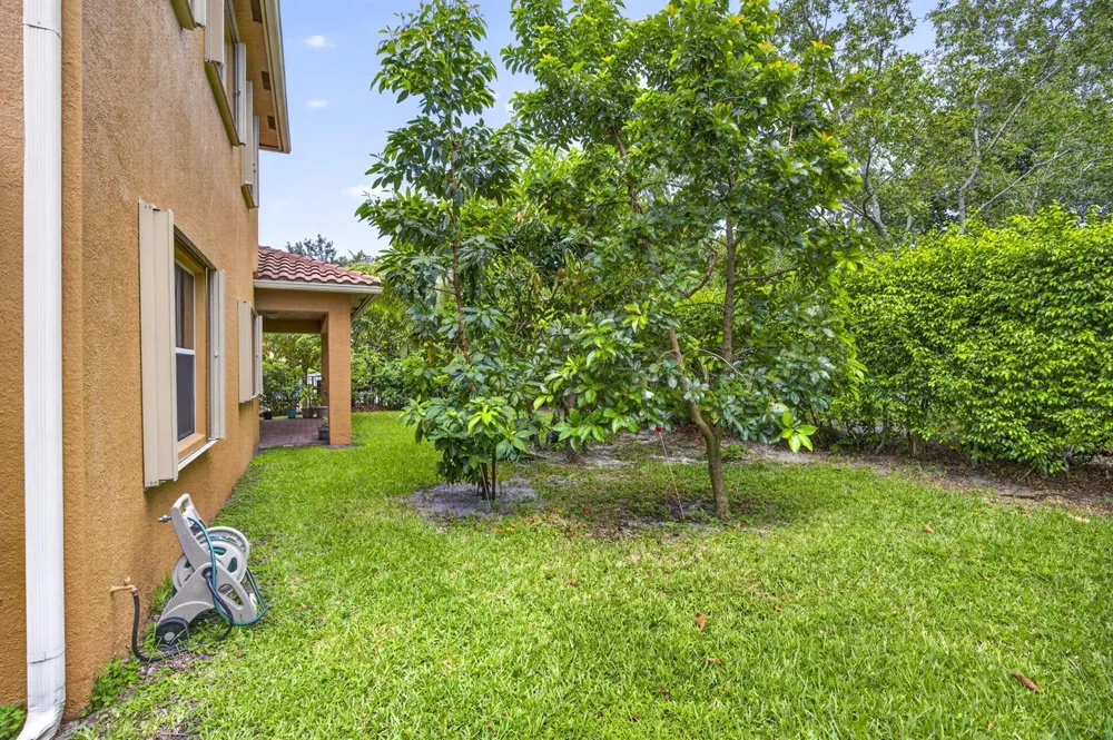 742 Cresta Circle West Palm Beach, FL 33413