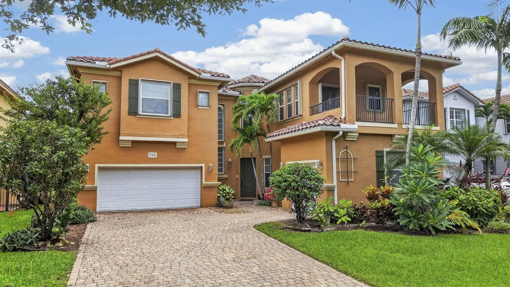742 Cresta Circle West Palm Beach, FL 33413