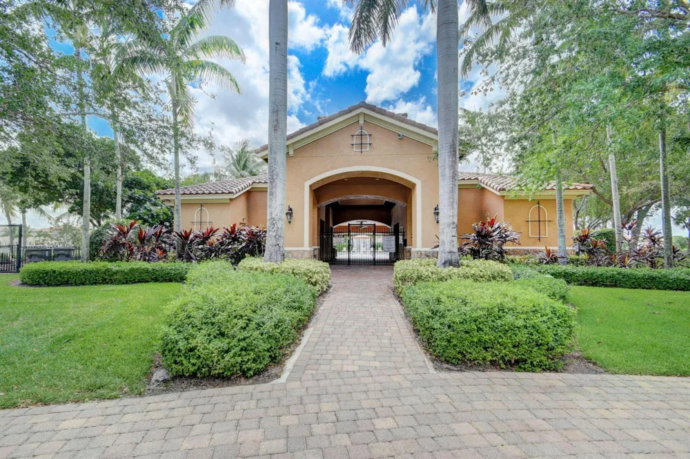 742 Cresta Circle West Palm Beach, FL 33413
