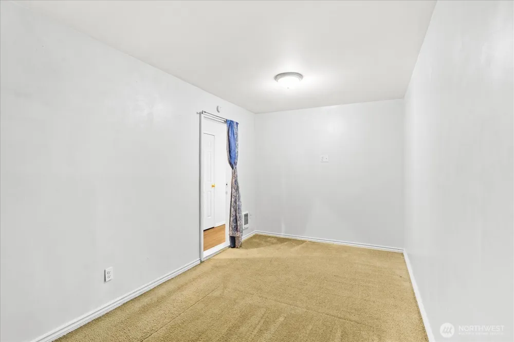 826 Pike Street NE #C8 Auburn, WA 98002