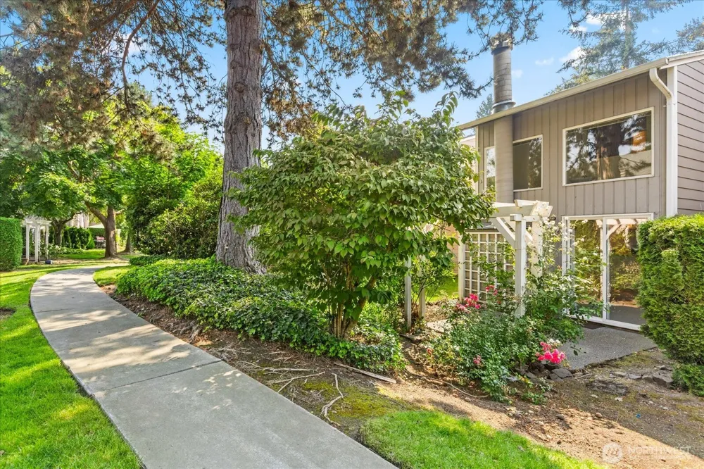 826 Pike Street NE #C8 Auburn, WA 98002
