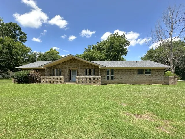 120 W Deport Street Detroit, TX 75436