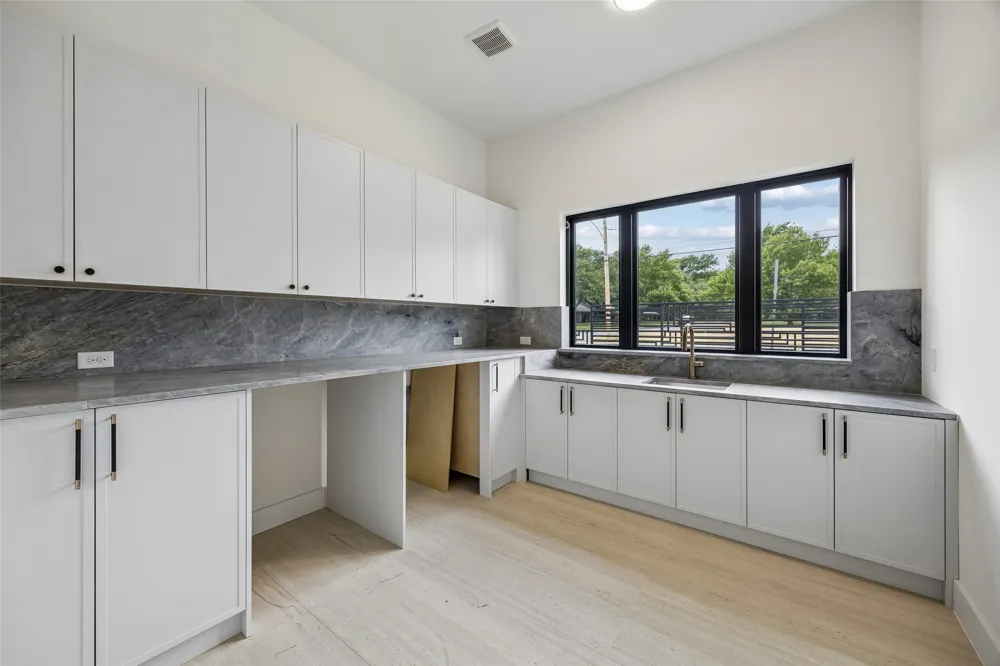 3807 Pallos Verdas Drive Dallas, TX 75229
