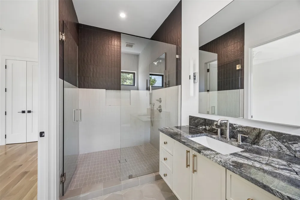 3807 Pallos Verdas Drive Dallas, TX 75229