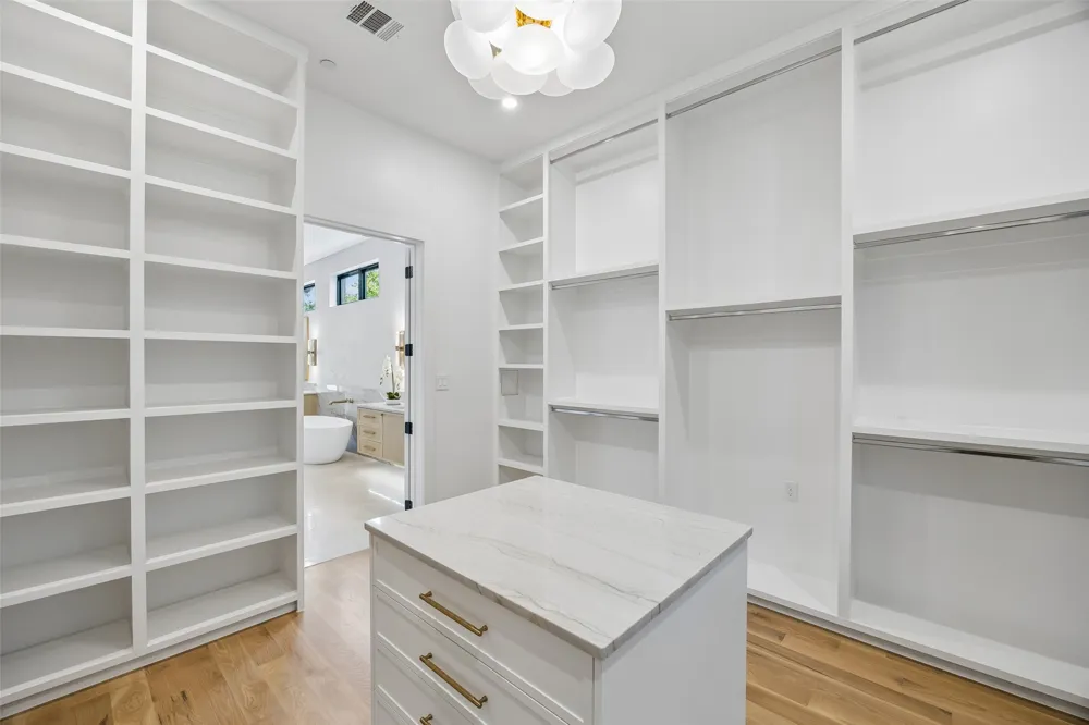 3807 Pallos Verdas Drive Dallas, TX 75229