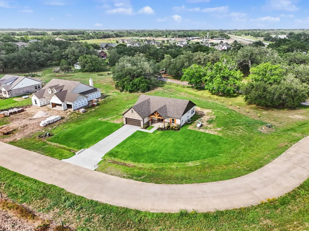 6 Cattle Dr Bay City, TX 77414