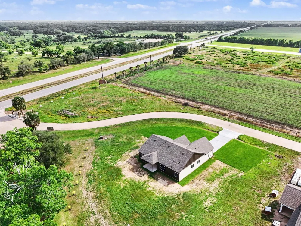 6 Cattle Dr Bay City, TX 77414