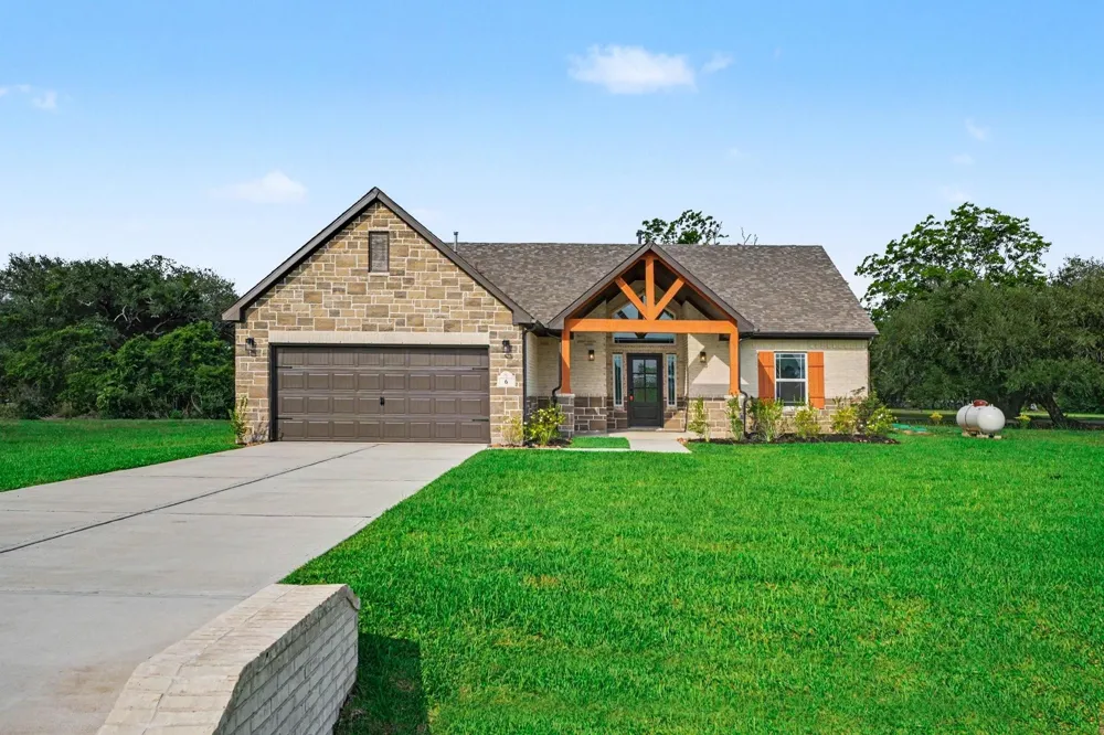 6 Cattle Dr Bay City, TX 77414
