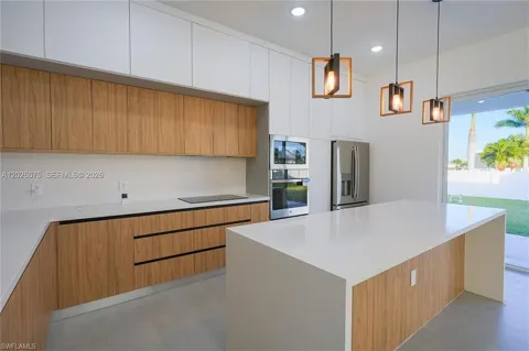 5 SW 26th Place