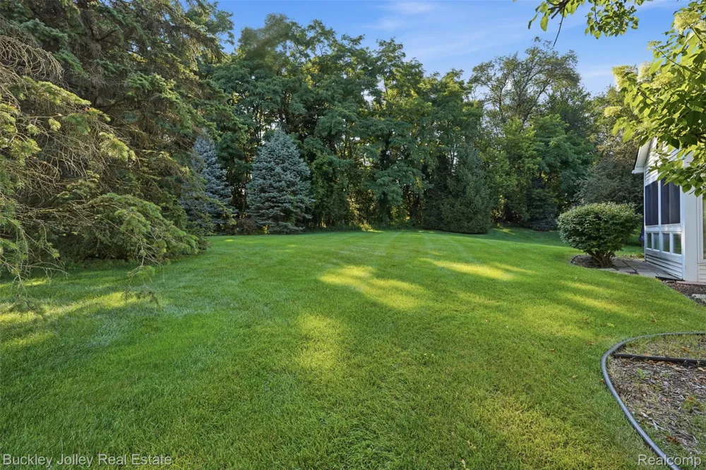 4784 New Haven Drive Genoa Township, MI 48843
