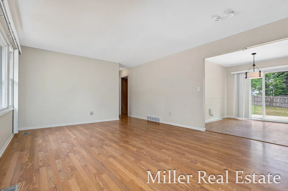 1221 Hanover Street Hastings, MI 49058