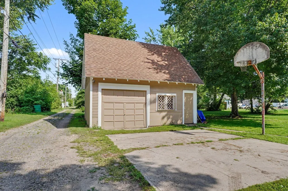 265 E 4th Street Constantine, MI 49042