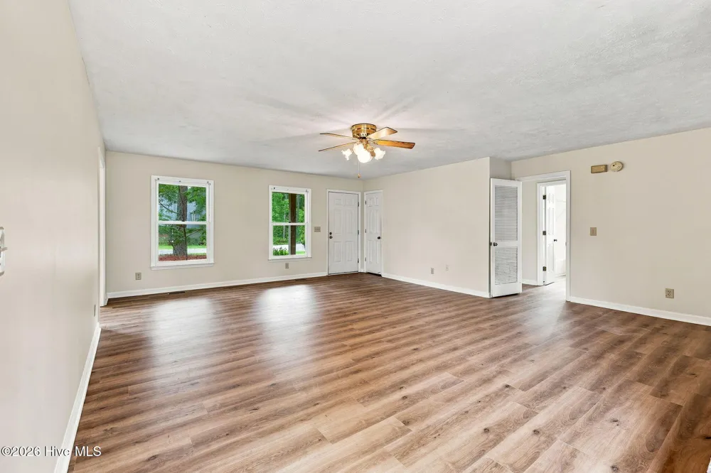 924 E Winds Lane Fayetteville, NC 28311