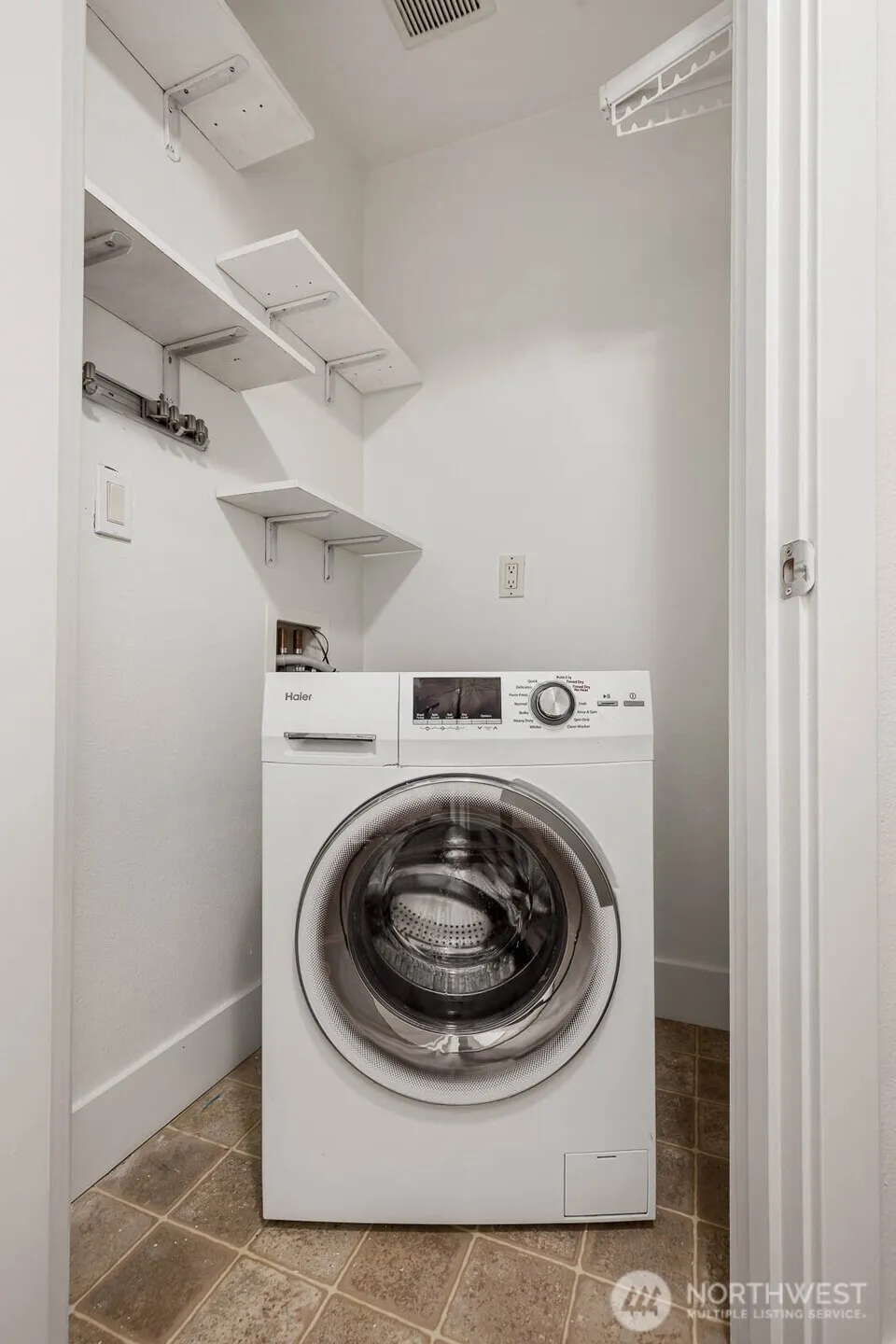 8503 Bowdoin Way #201 Edmonds, WA 98026