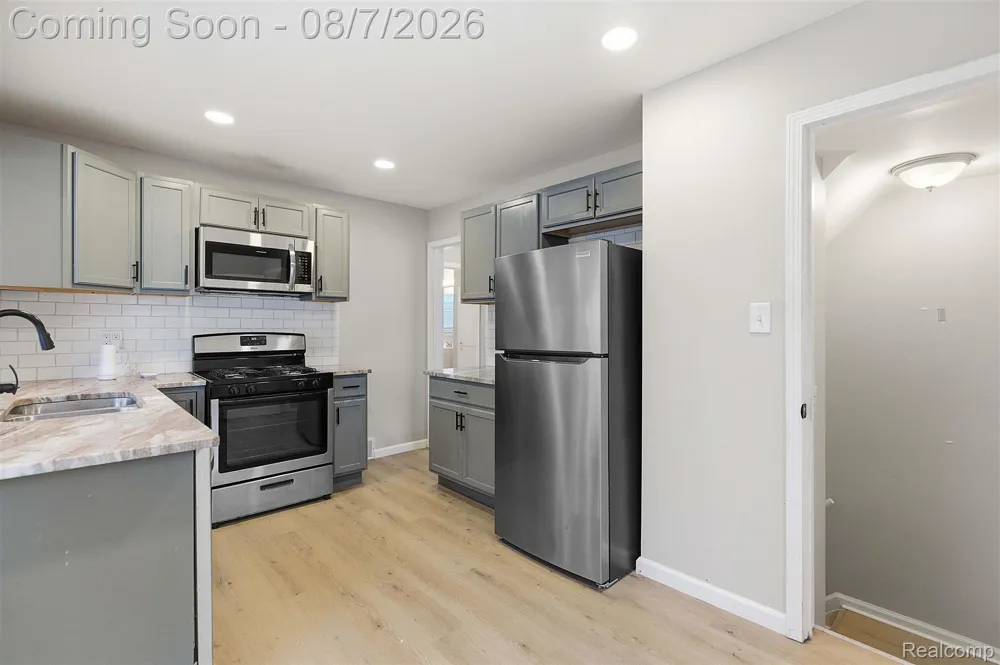 27550 Garfield Street Roseville City, MI 48066