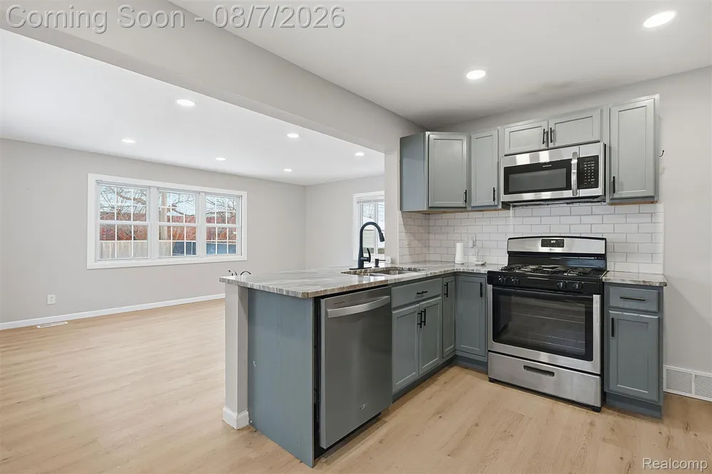 27550 Garfield Street Roseville City, MI 48066
