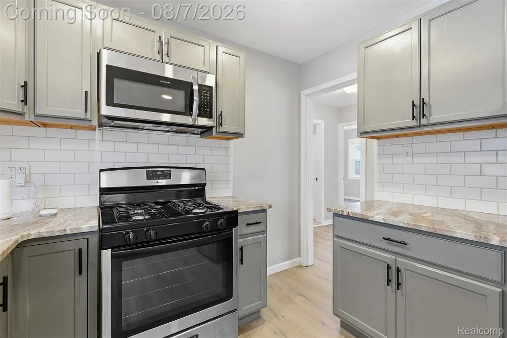 27550 Garfield Street Roseville City, MI 48066