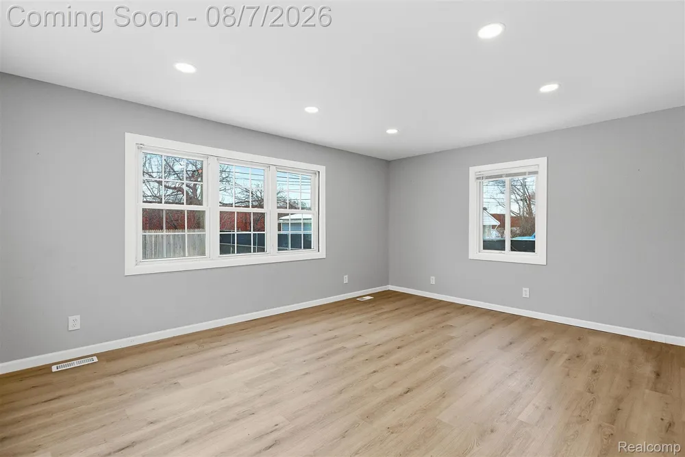 27550 Garfield Street Roseville City, MI 48066