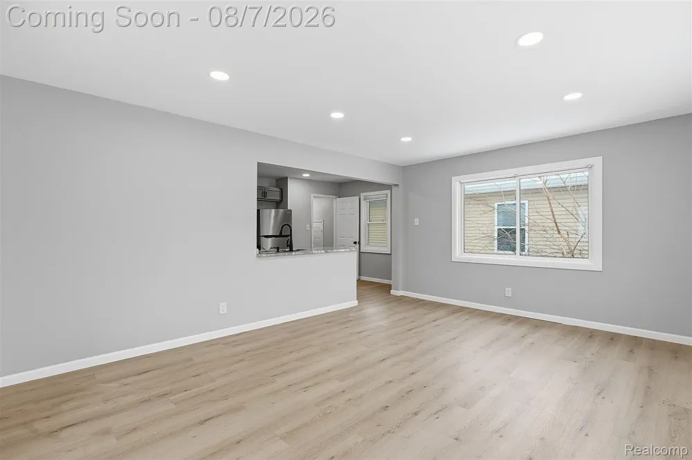 27550 Garfield Street Roseville City, MI 48066