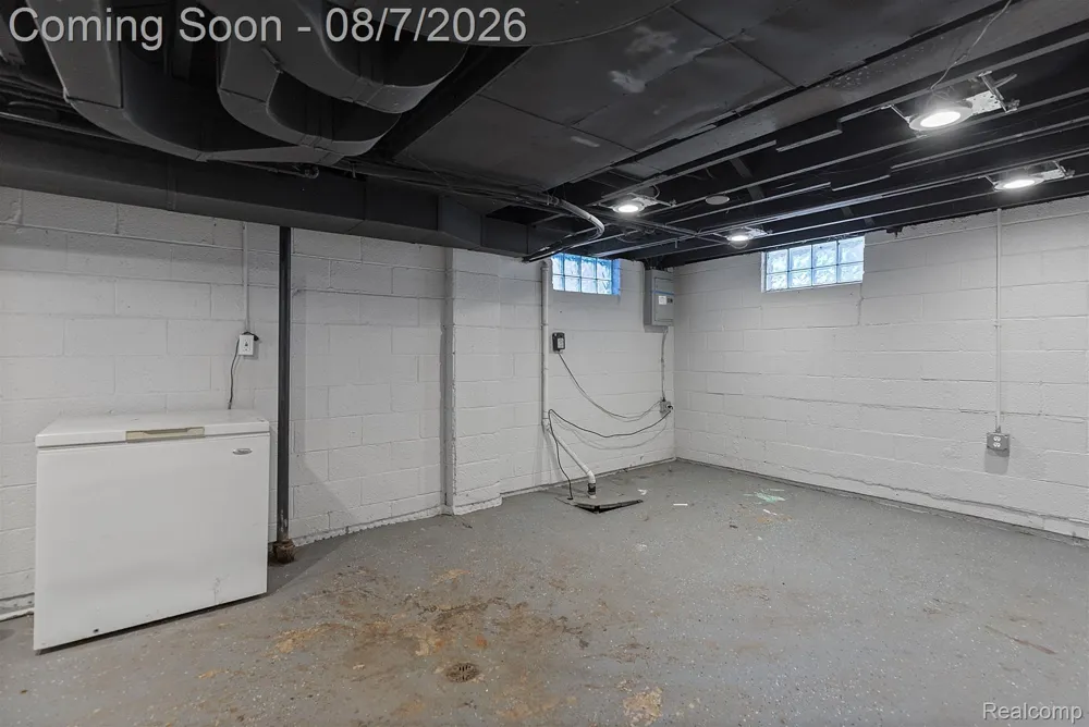27550 Garfield Street Roseville City, MI 48066