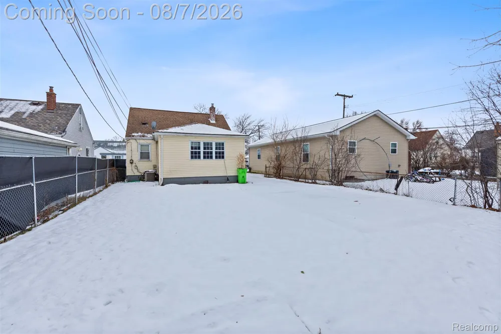 27550 Garfield Street Roseville City, MI 48066
