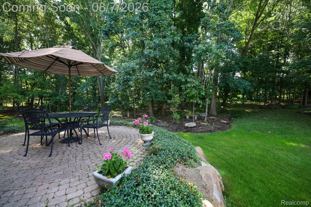 3531 Stoneridge Court Commerce Charter Township, MI 48382