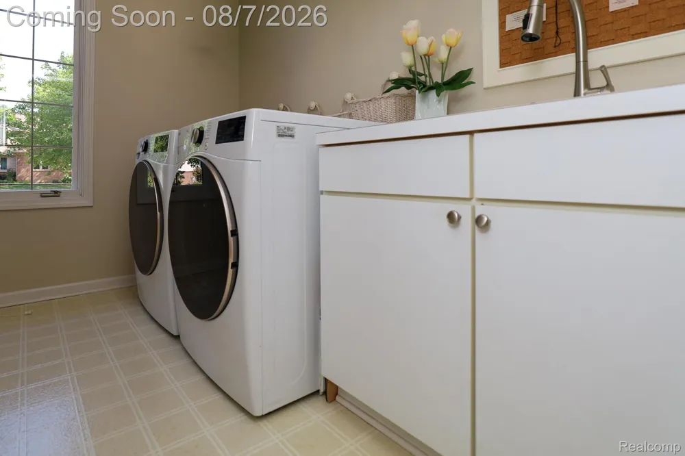 3531 Stoneridge Court Commerce Charter Township, MI 48382