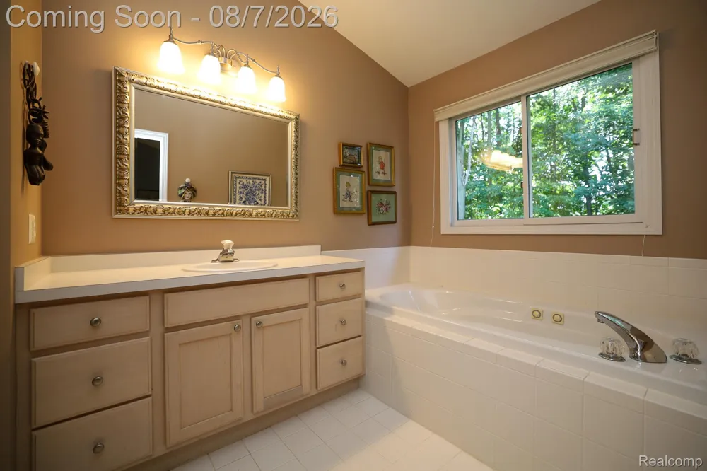 3531 Stoneridge Court Commerce Charter Township, MI 48382