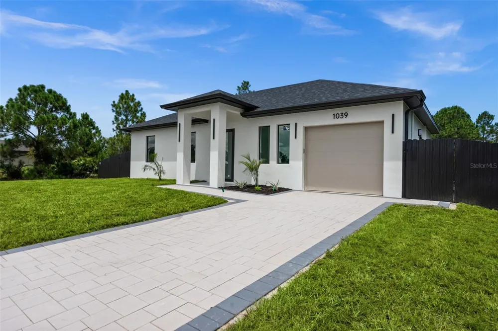 1039 BASSINGER AVENUE S Lehigh Acres, FL 33974