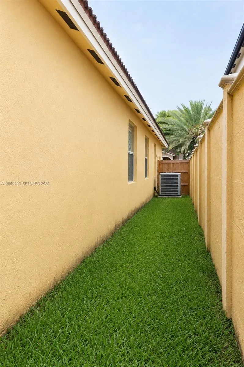16474 SW 84th St Miami, FL 33193