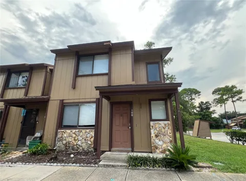 100 E BAYWOOD SQUARE