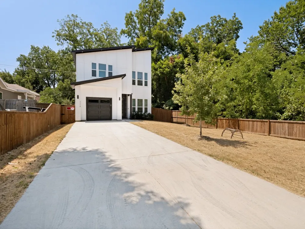 1114 E Woodin Boulevard Dallas, TX 75216