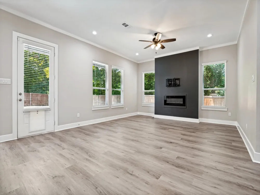 1114 E Woodin Boulevard Dallas, TX 75216