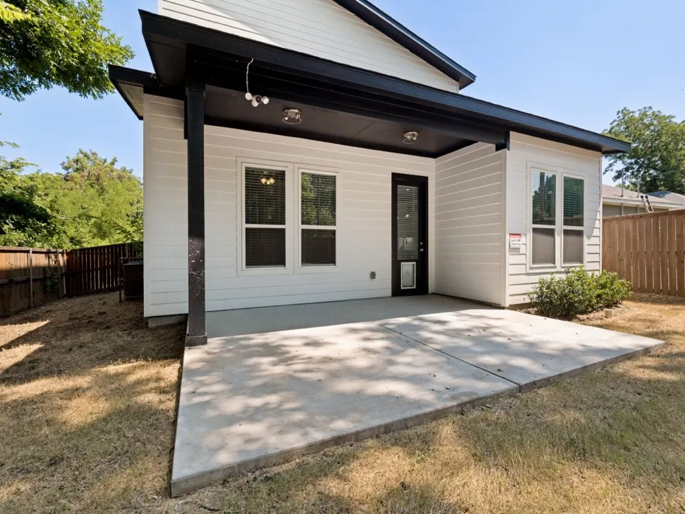 1114 E Woodin Boulevard Dallas, TX 75216
