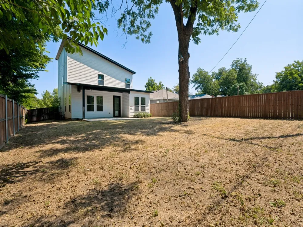 1114 E Woodin Boulevard Dallas, TX 75216
