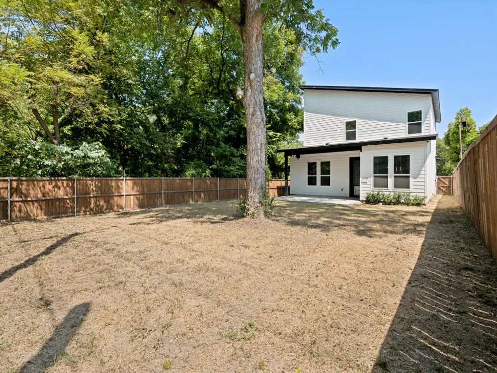 1114 E Woodin Boulevard Dallas, TX 75216