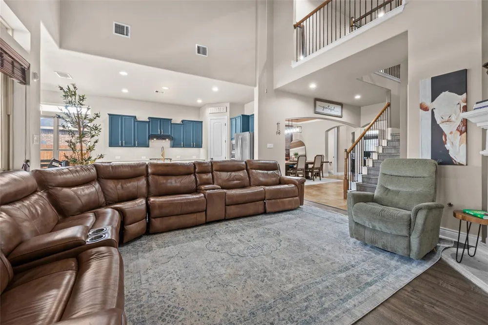 12411 Emerald Lane Mont Belvieu, TX 77535