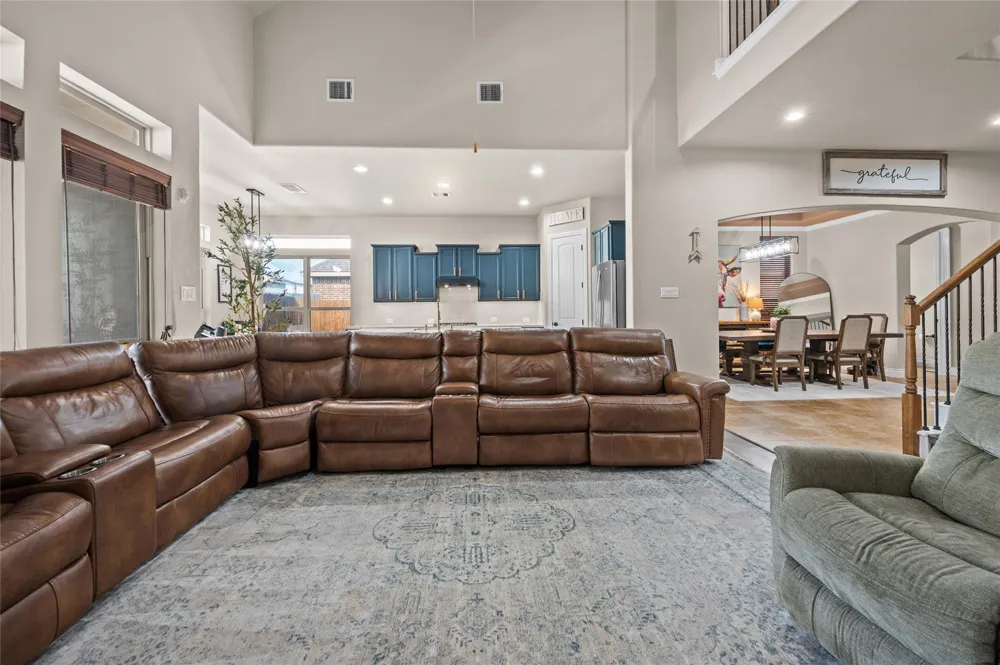 12411 Emerald Lane Mont Belvieu, TX 77535