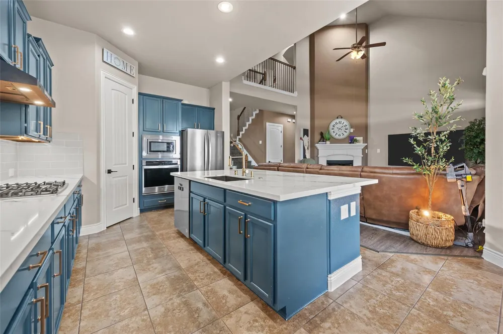 12411 Emerald Lane Mont Belvieu, TX 77535
