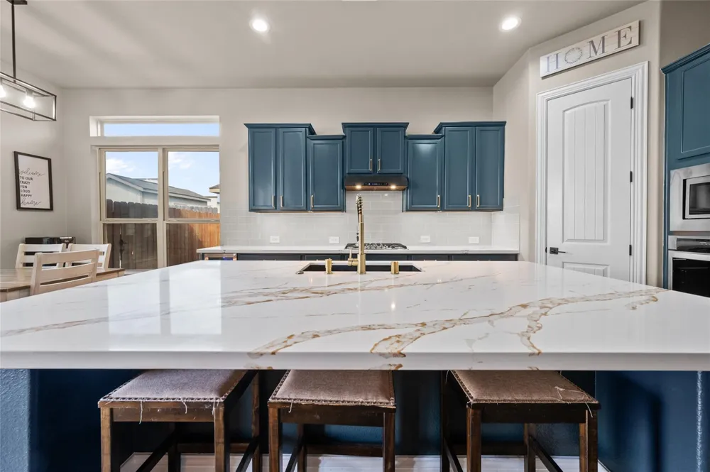 12411 Emerald Lane Mont Belvieu, TX 77535