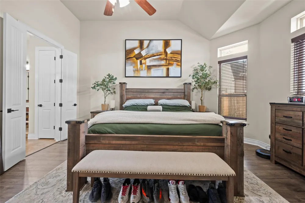 12411 Emerald Lane Mont Belvieu, TX 77535