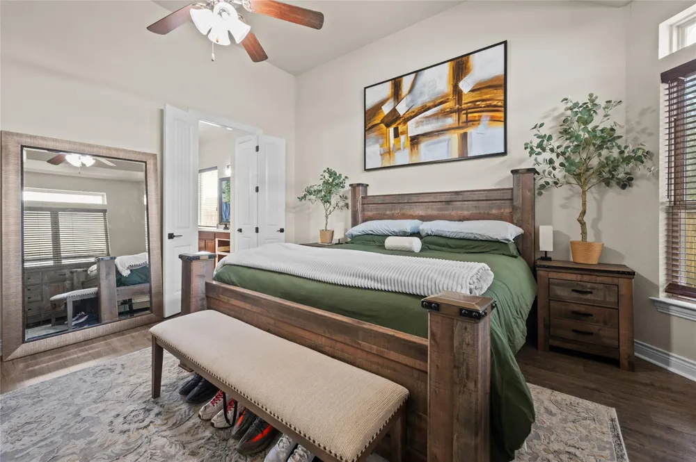 12411 Emerald Lane Mont Belvieu, TX 77535