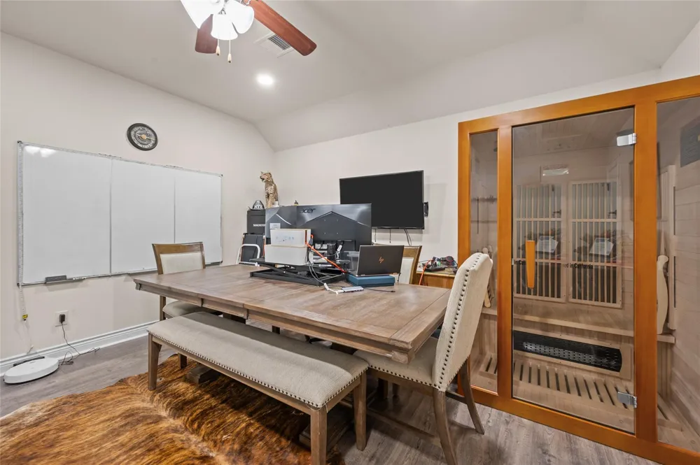 12411 Emerald Lane Mont Belvieu, TX 77535