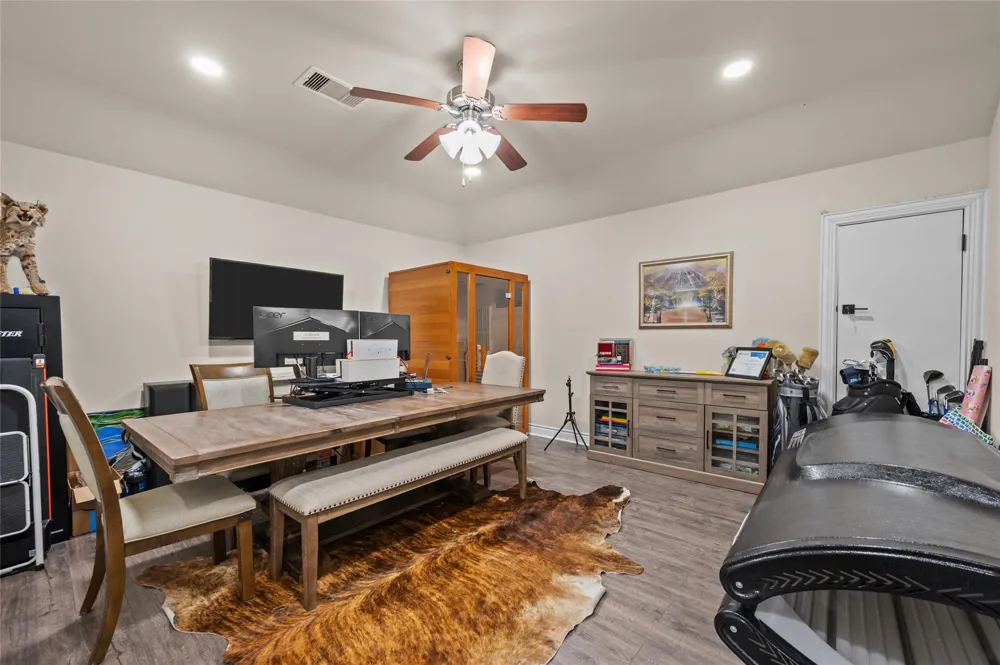 12411 Emerald Lane Mont Belvieu, TX 77535