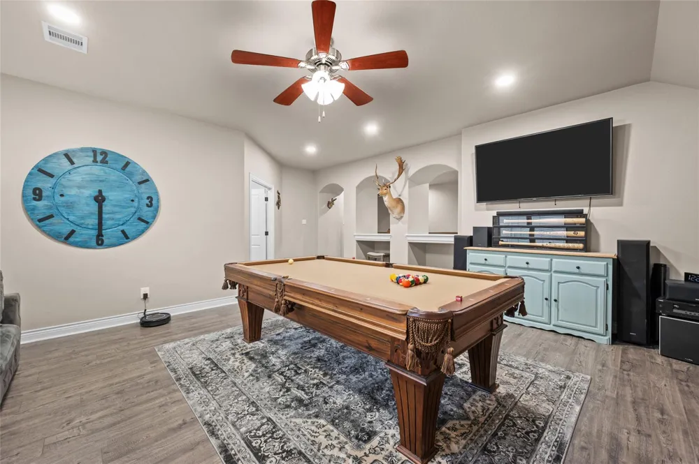 12411 Emerald Lane Mont Belvieu, TX 77535