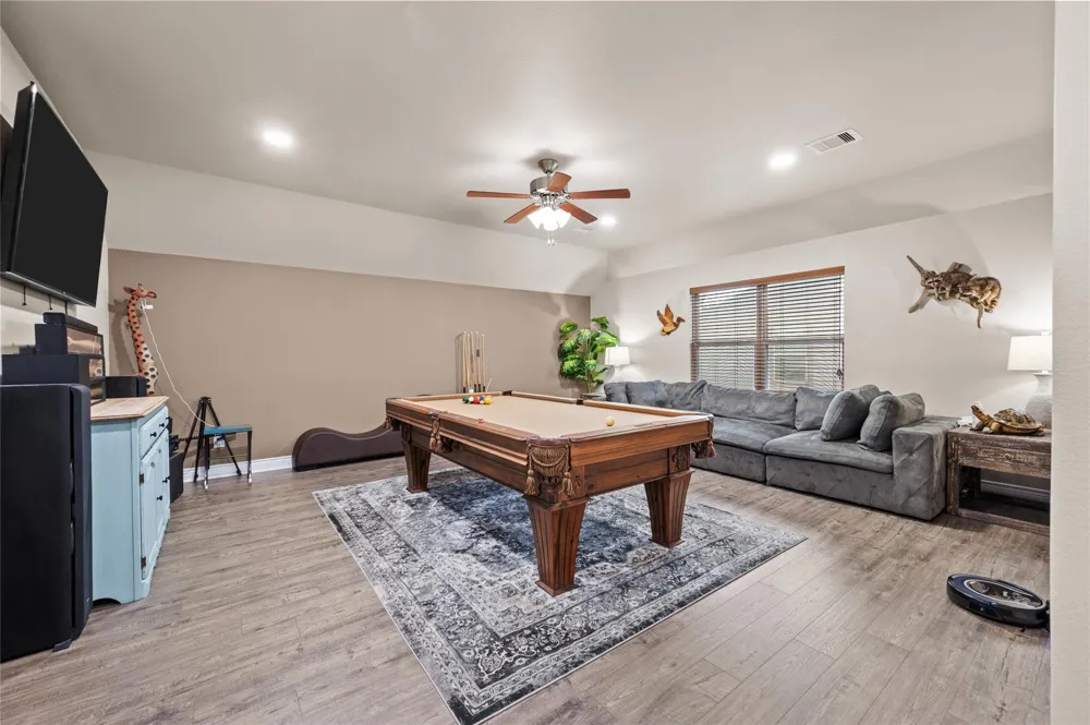 12411 Emerald Lane Mont Belvieu, TX 77535