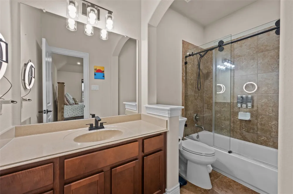 12411 Emerald Lane Mont Belvieu, TX 77535