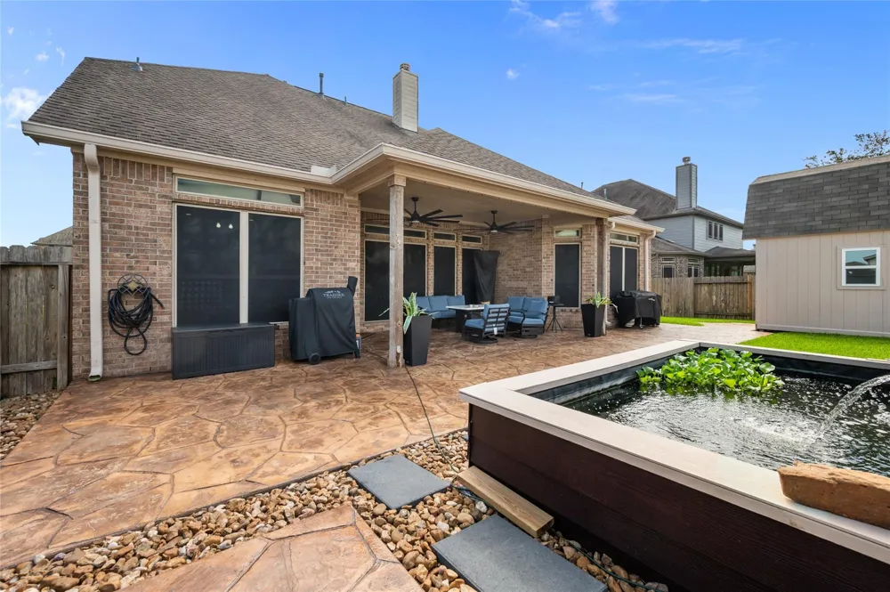 12411 Emerald Lane Mont Belvieu, TX 77535
