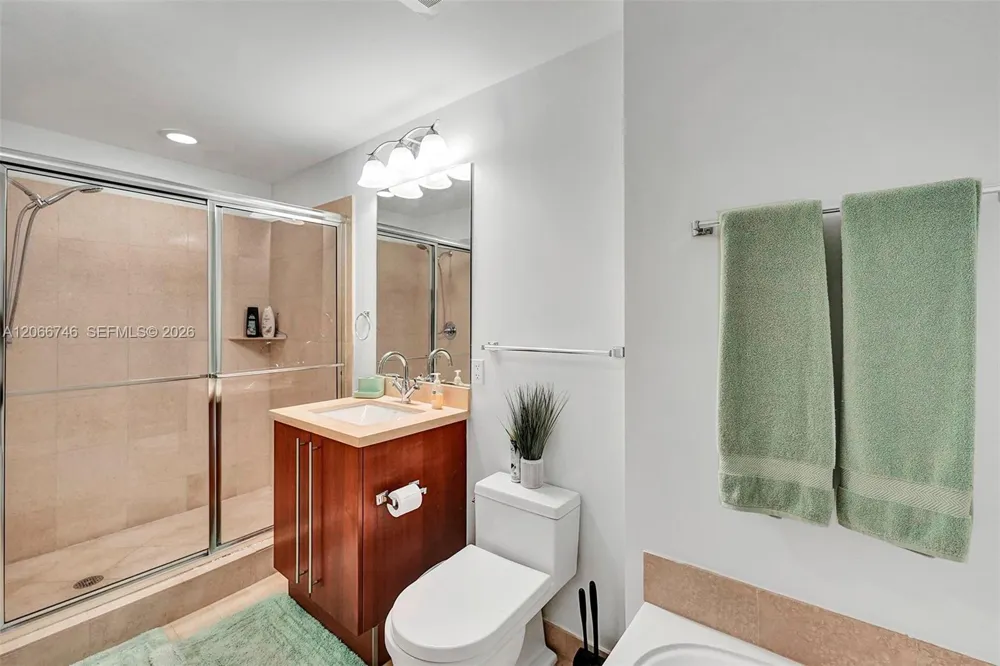 79 SW 12th St #3608-S Miami, FL 33130