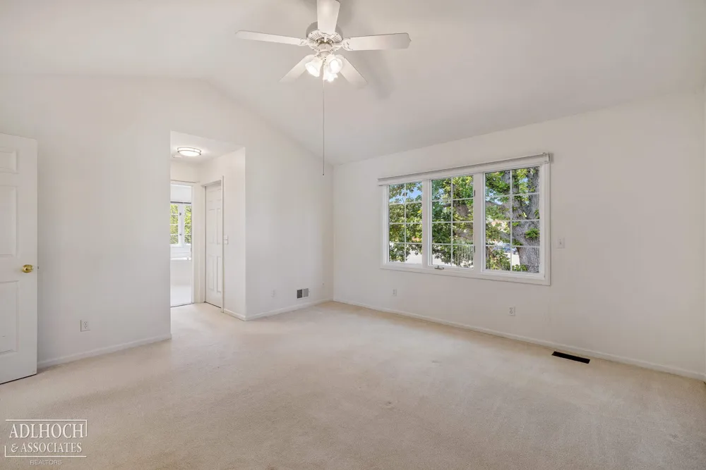 21473 Goethe Street Grosse Pointe Woods City, MI 48236